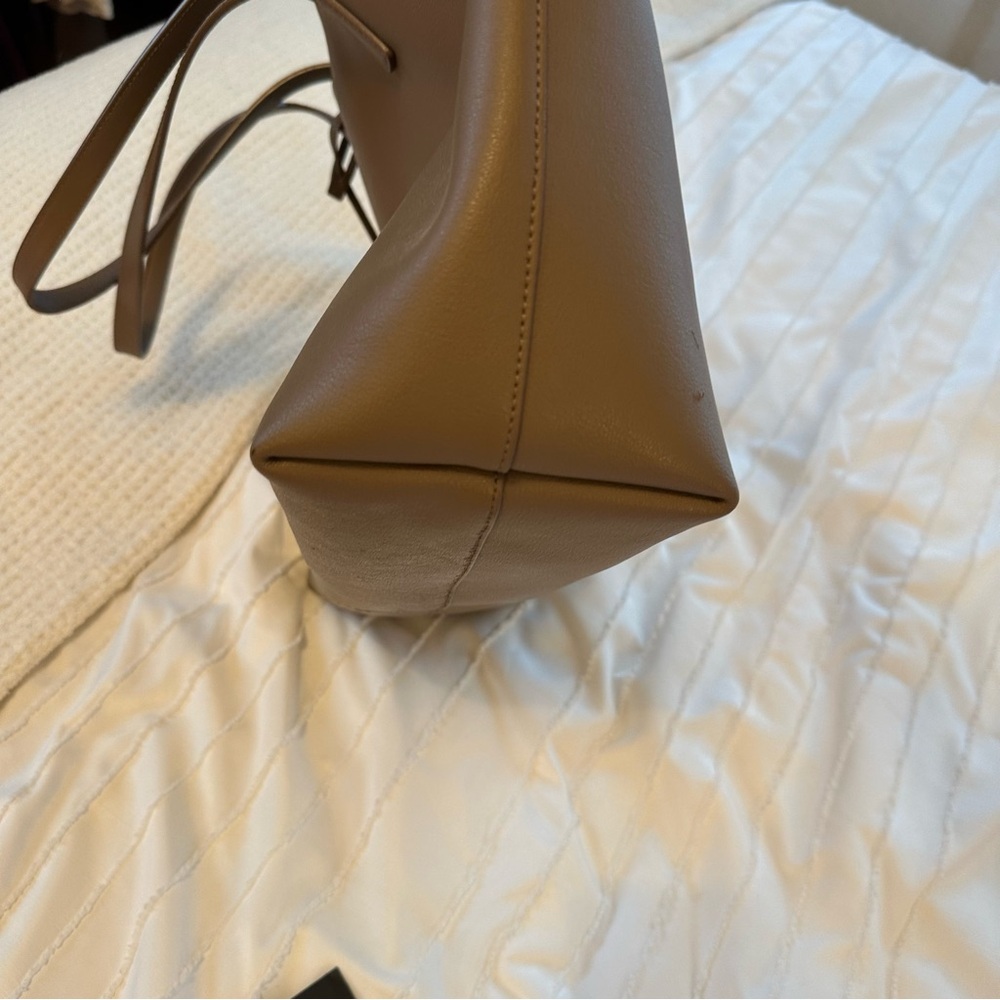 Saint Laurent East West Tote - Picture 12 of 17